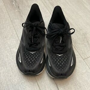 Hoka Clifton 9, size 7B